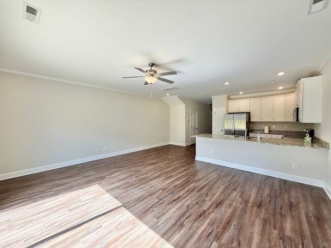 Building Photo - Stunning 3BD, 2.5BA Raleigh Townhome in a ...