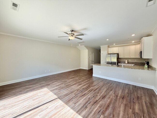 Foto del edificio - Stunning 3BD, 2.5BA Raleigh Townhome in a ...