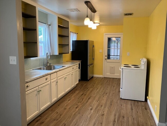 Building Photo - 1826 Uccello Ave