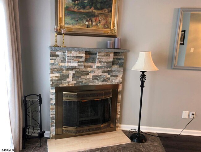 Building Photo - 707 Camelback Ct