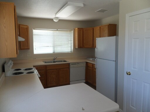 Building Photo - 4410 Buena Loma Way