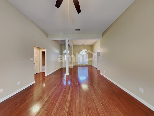Building Photo - 5557 Mary Ln
