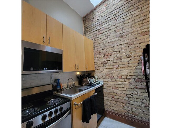Foto del edificio - 326 E 18th St
