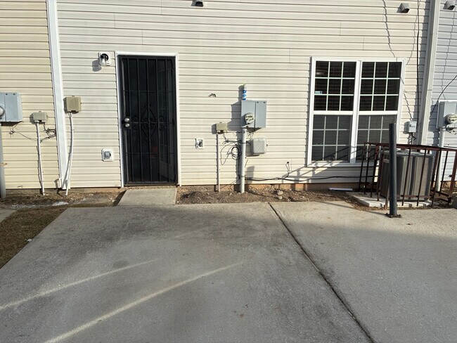 Foto del edificio - Room in Townhome on Olmadison Pl