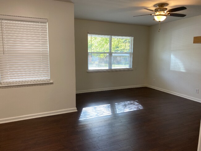 Building Photo - 3921 Sabine Ave