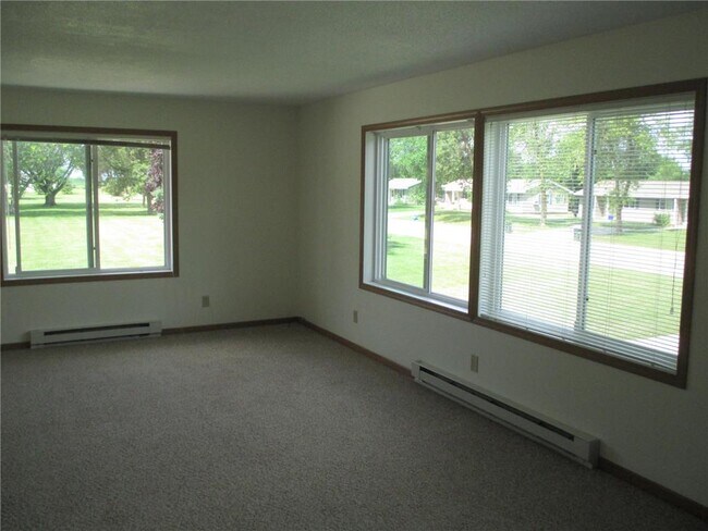 Foto del edificio - 512 Maple Ln