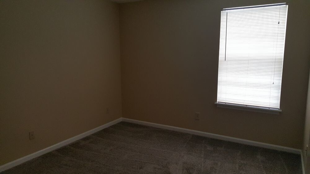 Building Photo - 215 N Baird Ln