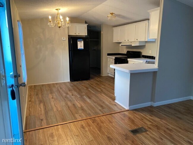 Foto del edificio - 5845 Buzz Lowman St
