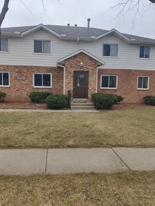 Building Photo - 3475 N Willow Ct