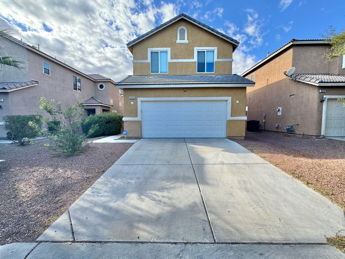 Foto principal - STUNNING 3 BEDROOM 2.5 BATHROOM 2 STORY HO...