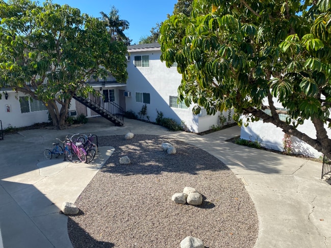 Building Photo - 1228 S Loara St