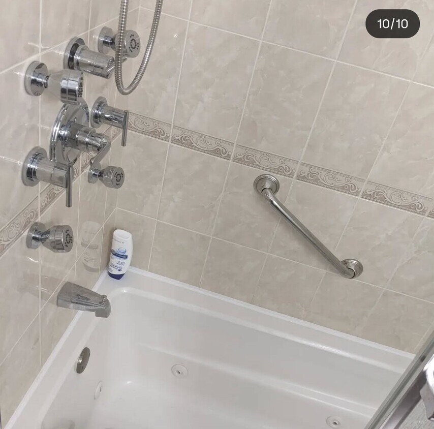 Foto del edificio - 803 Begonia Ct