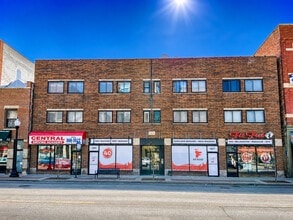 Building Photo - 1455 W Fullerton Ave