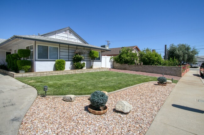 Building Photo - 1034 Thompson Ave N