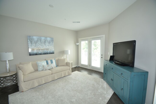 Building Photo - Melrose Heights - Studio Apartment in Wedg...