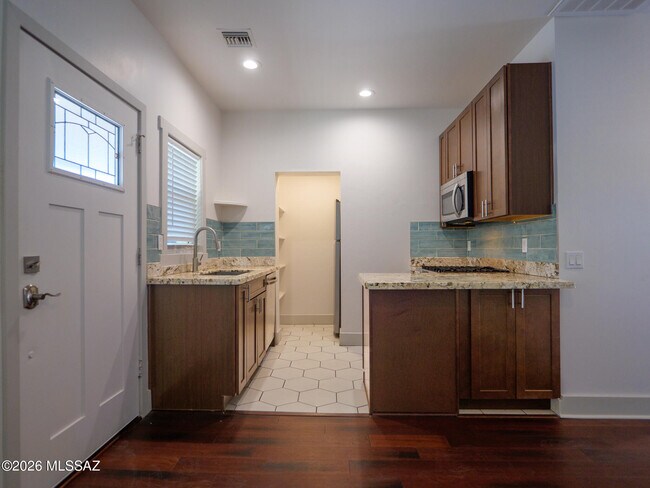 Foto del edificio - 120 E 18th St