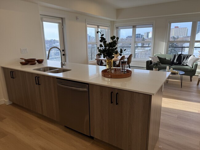 Photo du bâtiment - 8615-8108 108 St NW