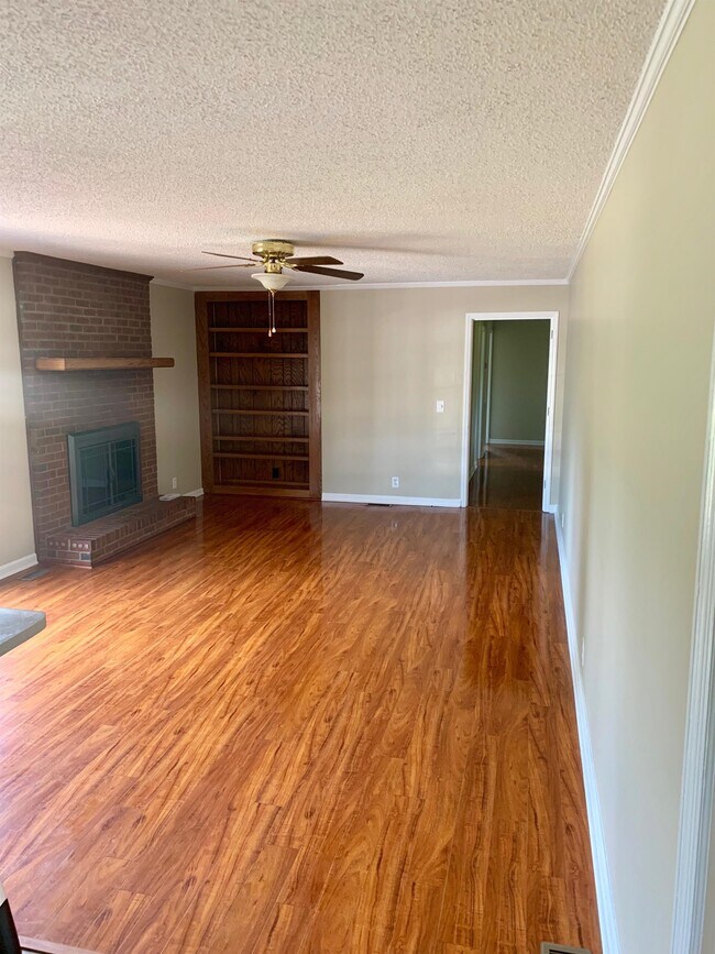 Building Photo - 2448 Braxton Bragg Dr