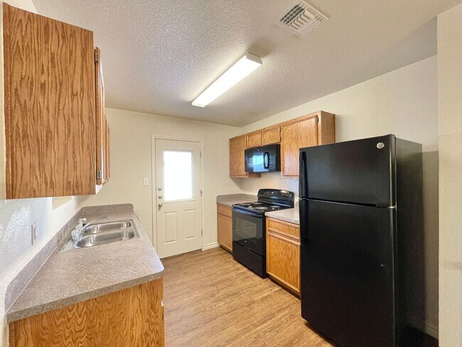 Foto del edificio - 1529 Justin Lp