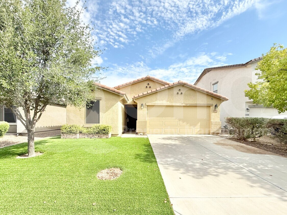 Foto principal - 1032 E Daniella Dr