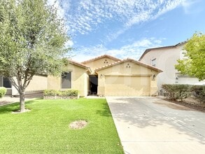 Building Photo - 1032 E Daniella Dr