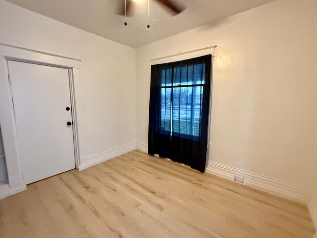 Building Photo - 5008 N Nelson St