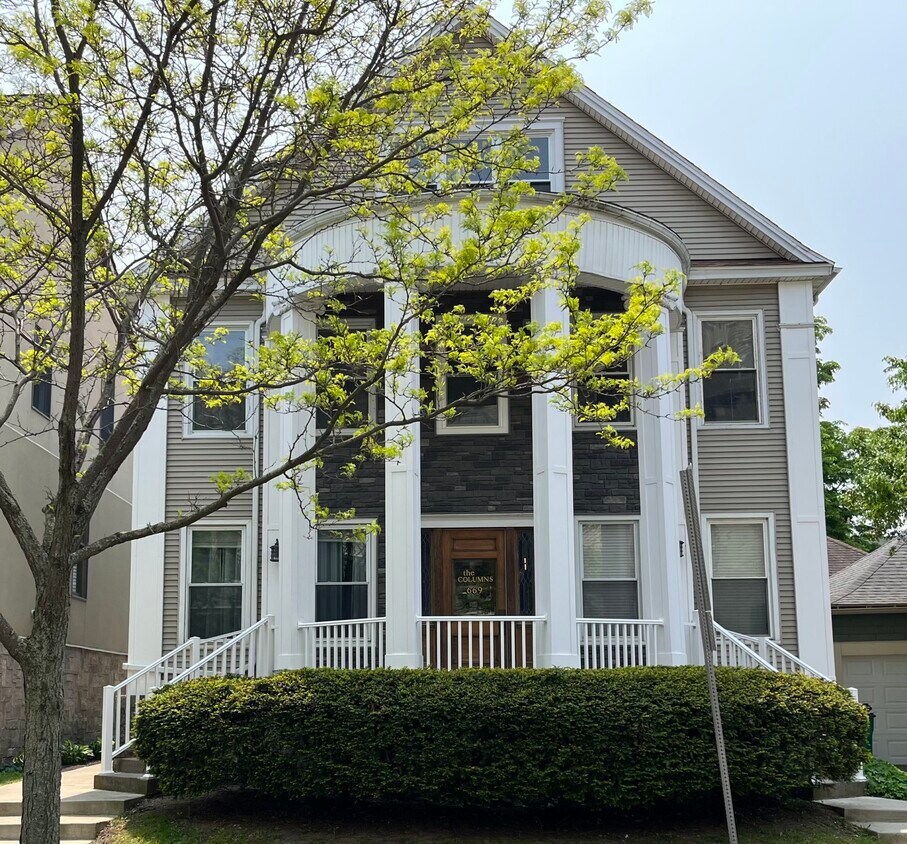 Las Columnas 669 Potomac Ave - 669 Potomac Ave