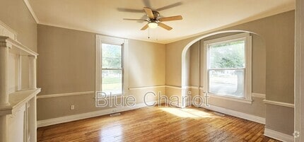 Building Photo - 303 Broad St W