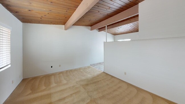 Foto del edificio - 1252 E Foothill Blvd
