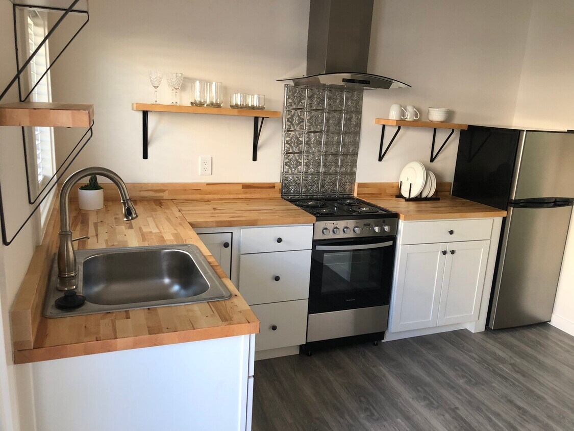 Kitchen - 680 Rosal Way