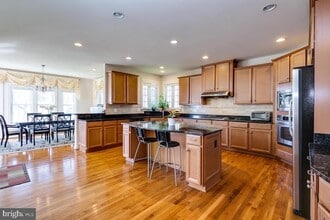 Building Photo - 42463 Pine Forest Dr