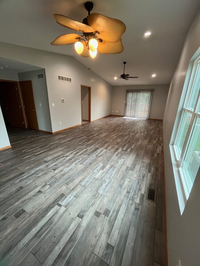 Foto del edificio - 1841 Cypress Dr