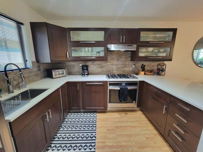 Building Photo - 943 Torrance St