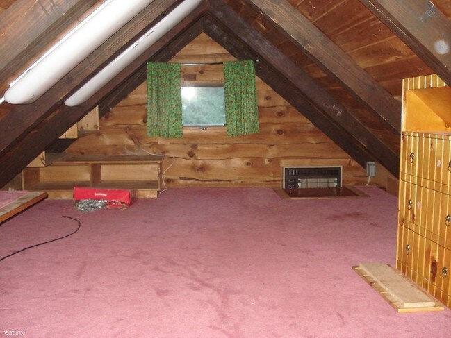 Building Photo - 3 br, 1 bath Duplex - Log Cabin Apartment A