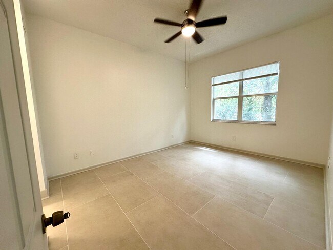 Foto del edificio - 3240 N Haverhill Rd