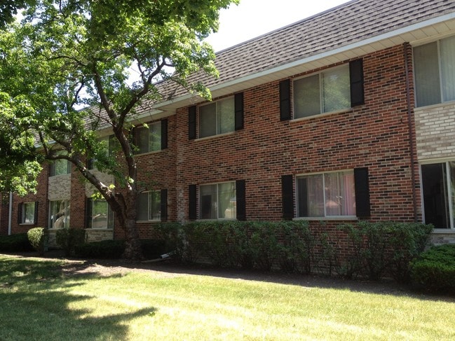 Building Photo - 1047 S Evergreen Ave