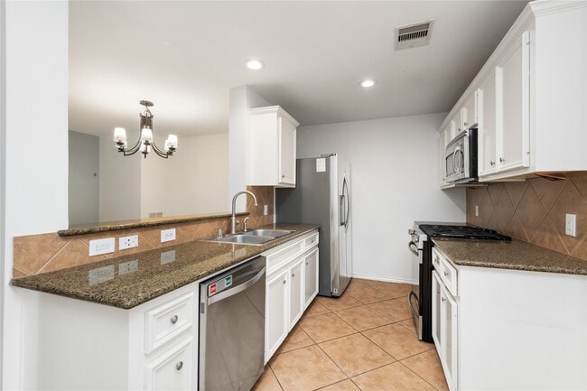 Foto del edificio - 1131 W 24th St