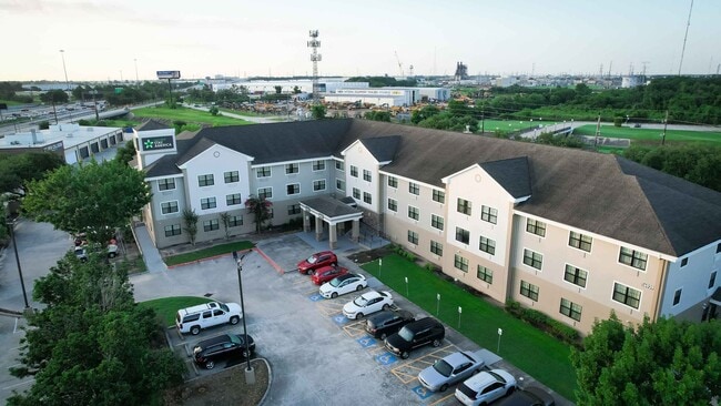 Building Photo - Furnished Studio-Houston - Willowbrook - H...
