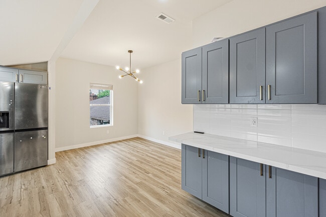 Foto del edificio - 4521 S Mead St