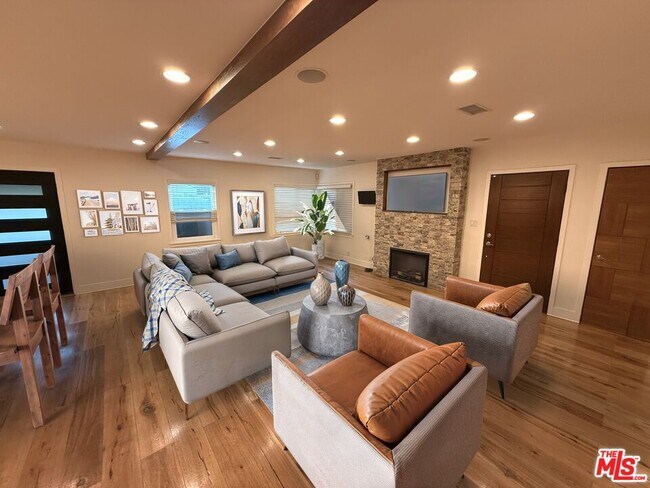 Foto del edificio - 5757 Vesper Ave