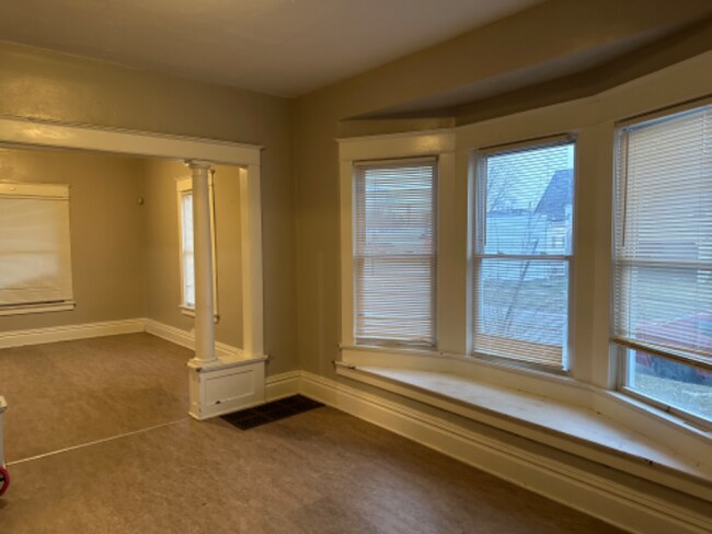 Building Photo - 3369 Lagrange St