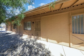 Building Photo - 3004 N Sparkman Blvd