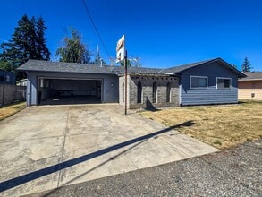 Building Photo - 11613 Pacific Ct NE