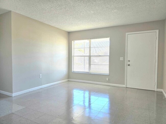 Building Photo - East Garden Street