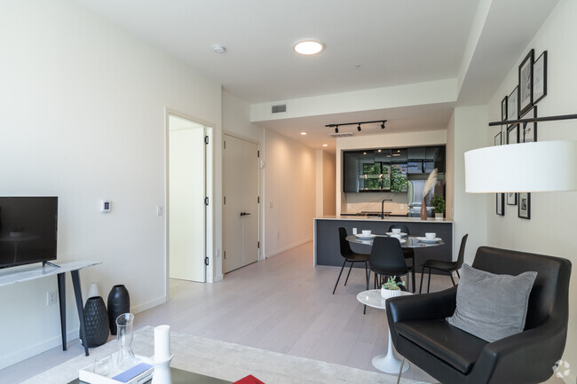 1BR, 1BA - 820SF - Allure 258