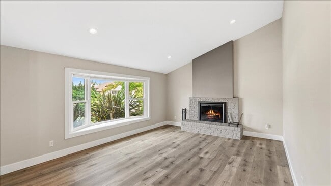 Building Photo - 1016 Woodglen Dr