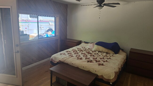 Foto del edificio - 14880 Mosswood Ln