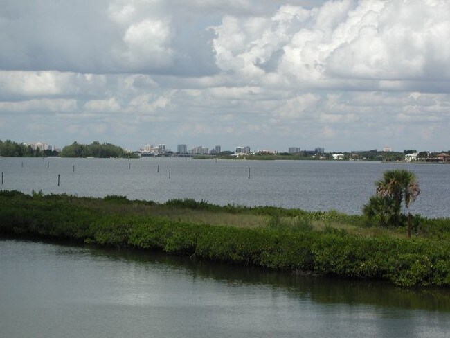 Foto del edificio - 5342 Hidden Harbor Rd