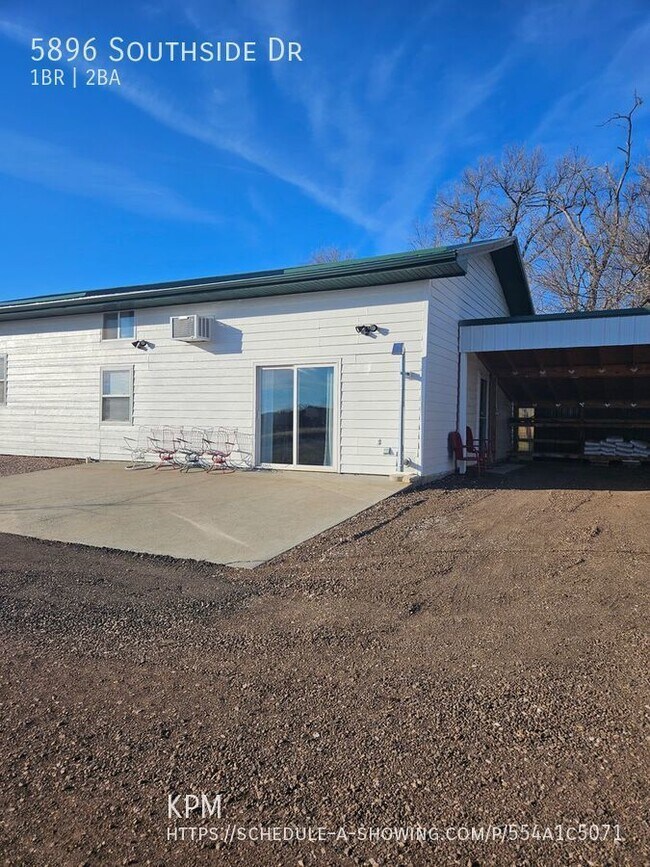 Building Photo - 1 BED | PLUS LOFT AREA | 1.5 BATH | FURNIS...