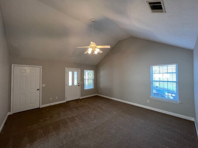 Building Photo - 3 br, 2 bath House - 2011 Liberty Dr.